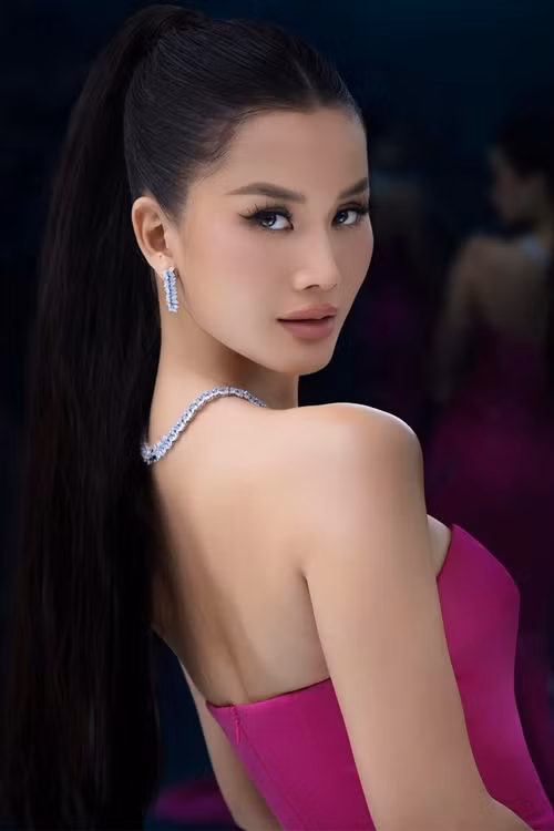 Hương Ly sắc sảo, quyến rũ hơn qua bàn tay của chuyên gia trang điểm. Ảnh: FBNV.