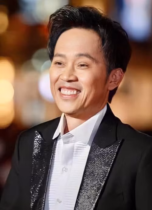 Giống vợ chồng Thủy Tiên, Hoài Linh cũng không có mặt trong phiên xét xử bà Hằng. Ảnh: FBNV.