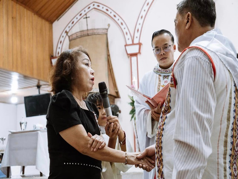 Nữ ca sĩ trải lòng: "Siu Black rất trân trọng và cảm ơn tình cảm của những người thân thương trong gia đình và đặc biệt là ông xã của Siu đã luôn chăm lo gia đình nhỏ của chúng ta để ngày hôm nay nhân duyên chúng ta một lần nữa lại về bên nhau".