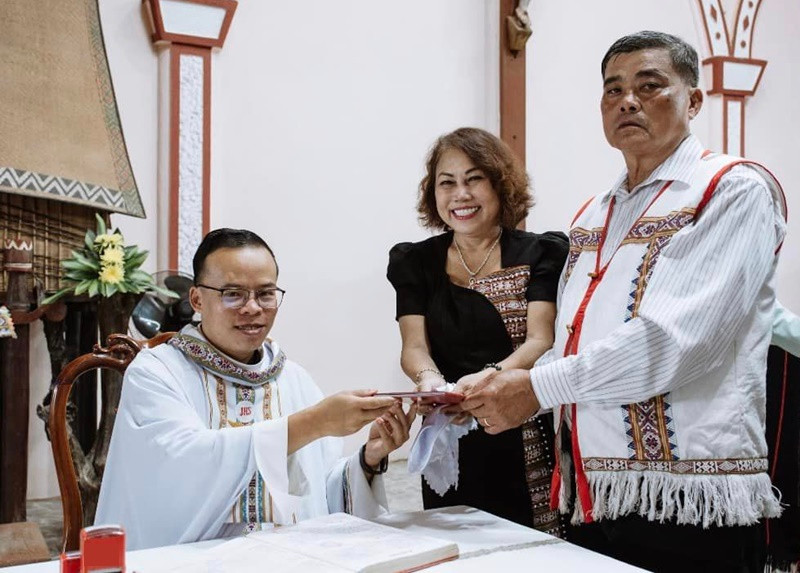 Siu Black luôn rạng rỡ trong ngày trọng đại. Ảnh: FBNV.