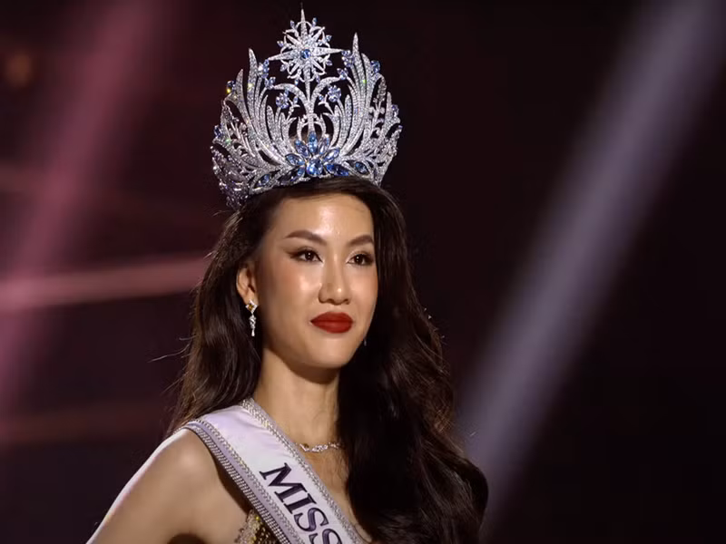 Tối ngày 29/9, Bùi Quỳnh Hoa giành vương miện Miss Universe Vietnam 2023. Cô "đánh bại" 17 thí sinh để đoạt ngôi vị cao nhất. Ảnh: Tiền Phong.