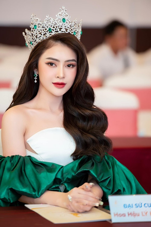 Năm 2021, Lý Kim Thảo đăng quang Hoa hậu Du lịch Việt Nam toàn cầu.