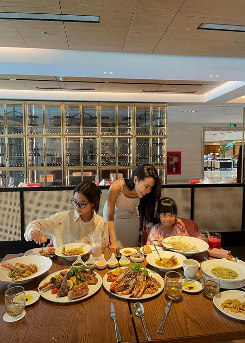 Trong nhiều tháng, Lưu Hương Giang không đi hát, hiếm khi tham gia các sự kiện giải trí.