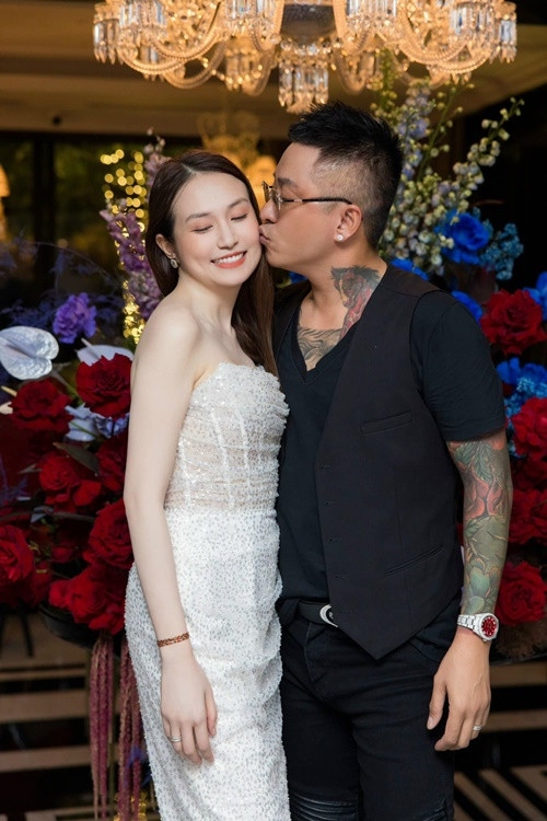 Nam ca sĩ luôn là người chủ động làm lành trước với bà xã. Ảnh: FBNV.