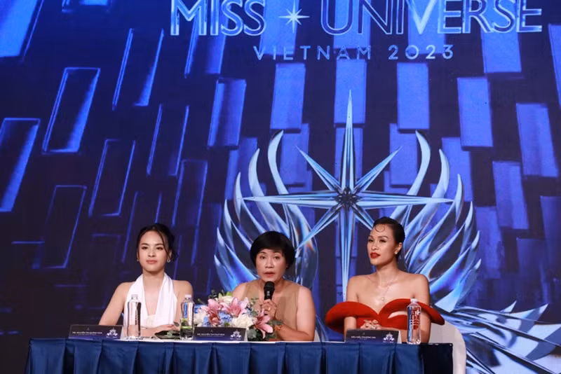 Ban giám khảo Miss Universe Vietnam 2023 hiện tại gồm: Bà Thúy Nga - Trưởng ban tổ chức, Top 11 Hoa hậu Thế giới 2015 Trần Ngọc Lan Khuê, người mẫu - MC Phương Mai và doanh nhân Chu Thị Hồng Anh. Ảnh: PLO.