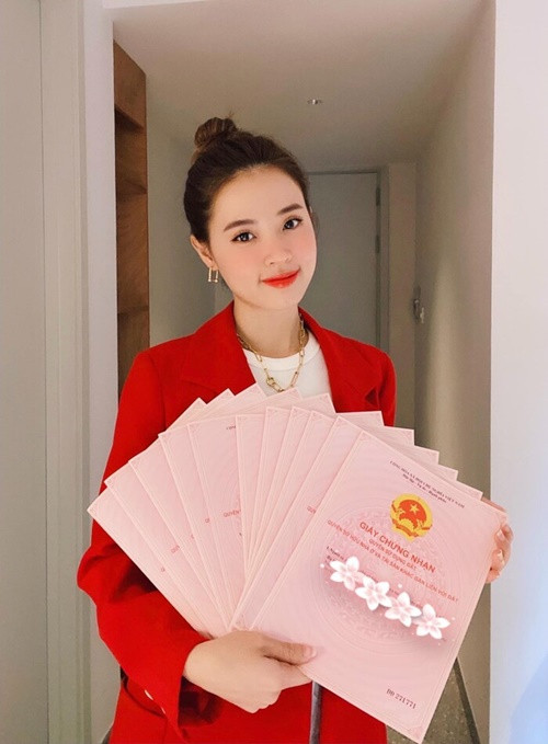 Theo Nhịp Sống Thị Trường, Midu theo đuổi công việc kinh doanh bất động sản từ lâu nhưng không chia sẻ trên mạng xã hội. Sau này, khi cởi mở hơn, cô tiết lộ chuyện mua bán đất thường xuyên. Ảnh: Saostar.