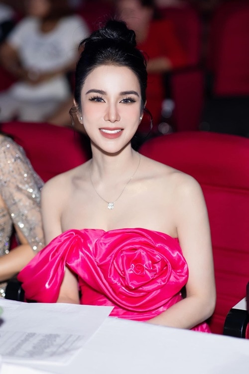 Đức Phạm phủ nhận lời tố của Diệp Lâm Anh. Nam doanh nhân cho biết, điều anh mong muốn là các con nhưng thứ vợ cũ muốn chỉ là "con số". Ồn ào sau đó lắng xuống. Ảnh: FBNV.