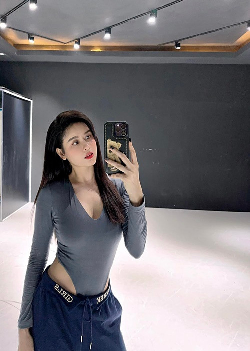 Năm 2021, Trương Quỳnh Anh nhập viện để phẫu thuật và điều trị bệnh tuyến giáp. 1 năm sau khi sức khỏe ổn định, nữ ca sĩ trở lại với nghệ thuật.