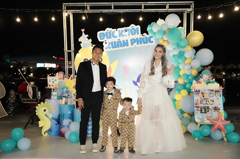 Nữ người mẫu chia sẻ không ít hình ảnh gia đình hạnh phúc trên mạng xã hội. Ảnh: FBNV.