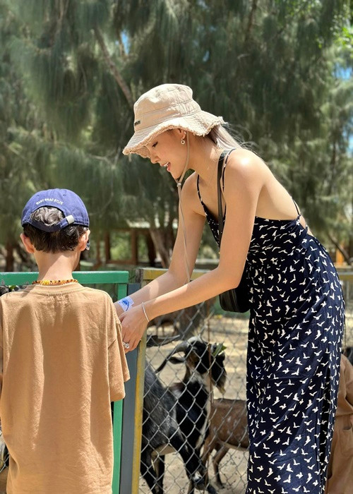 Nữ người mẫu sinh năm 1995 ý thức giữ gìn vóc dáng, làn da. Ảnh: FBNV.