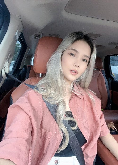 Nhờ phẫu thuật thẩm mỹ, Kỳ Hân sở hữu gương mặt xinh đẹp hơn với sống mũi cao. Ảnh: FBNV.