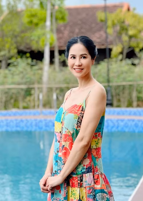 Đào Vân Anh khéo giữ vóc dáng thon thả.