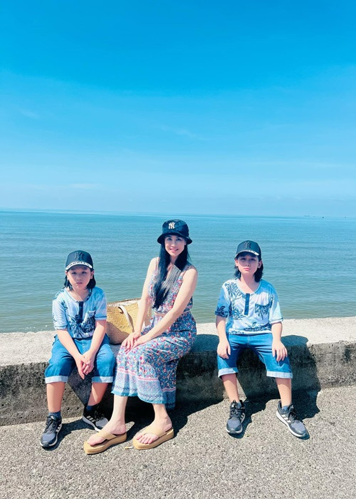 Hiện tại, Đào Vân Anh một mình nuôi hai cậu con trai sau khi ly hôn. Gần đây, theo Người Lao Động, trong chương trình Mái ấm gia đình Việt, nữ diễn viên cho biết, cô từng rất lo lắng nhưng phải cố gắng để hai con luôn cảm thấy rằng vẫn có một người cha vô hình nằm trong con người của mẹ. Đôi lúc Đào Vân Anh cảm thấy bất lực, muốn buông xuôi tất cả. Tuy nhiên, cô phải mạnh mẽ trước mặt các con, đặc biệt không được khóc trước mặt các con, bởi cô là nơi các con đang dựa vào.