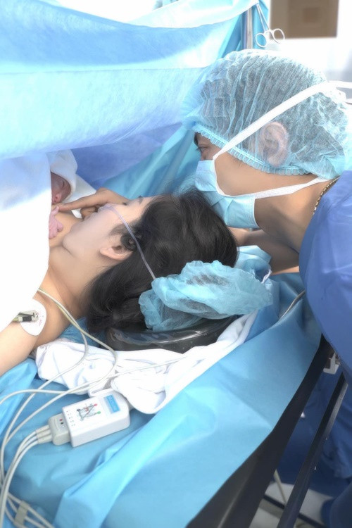 Nam kiện tướng dancesport hạnh phúc chia sẻ: “Chào mừng bé yêu đã đến với ba mẹ và cất tiếng khóc chào đời vào ngày 9/9/2023. Cả nhà yêu con rất nhiều”.