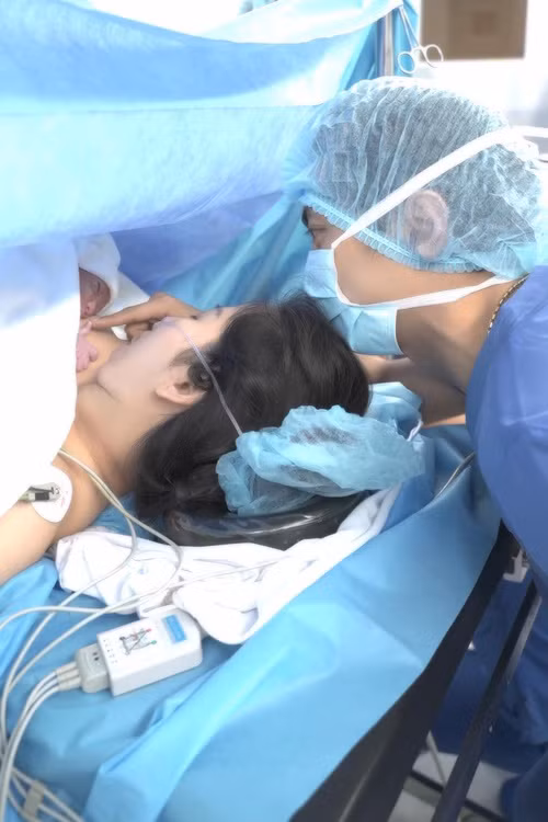 Nam kiện tướng dancesport hạnh phúc chia sẻ: “Chào mừng bé yêu đã đến với ba mẹ và cất tiếng khóc chào đời vào ngày 9/9/2023. Cả nhà yêu con rất nhiều”.