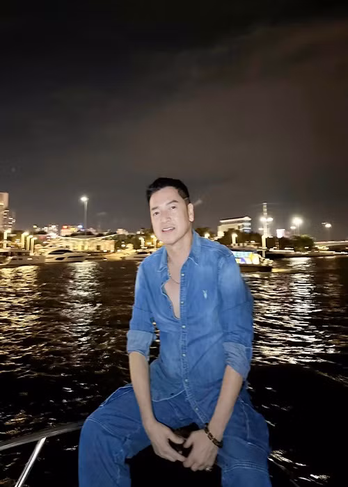 Trong cuộc phỏng vấn với Người Lao Động tháng 7 vừa qua, Quang Minh cho biết, sau khi ly hôn Hồng Đào, đời anh bỗng dưng có rất nhiều vợ. “Ai chụp hình chung cũng trở thành người mới của Quang Minh, dù có khi đó là cháu gái tôi. Nhiều khi đọc những comment của khán giả chỉ trích, mỉa mai thậm chí miệt thị mình, tôi cũng không hiểu vì sao”, nam diễn viên bày tỏ.