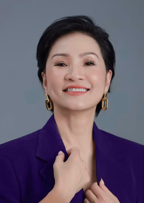 Hồng Đào đón sinh nhật lần thứ 61. Cô được khen trẻ trung hơn so với tuổi thật.