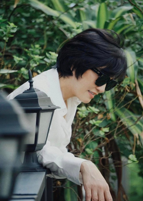 Hồng Đào dành nhiều thời gian hơn cho công việc. Nữ diễn viên đóng nhiều phim điện ảnh, webdrama: Cua lại vợ bầu, Thưa mẹ con đi, Tìm chồng cho mẹ, Hoa hậu giang hồ, Phượng khấu. Đáng chú ý, tháng 4/2023, cô xuất hiện trong bộ phim Beef chiếu trên Netflix.