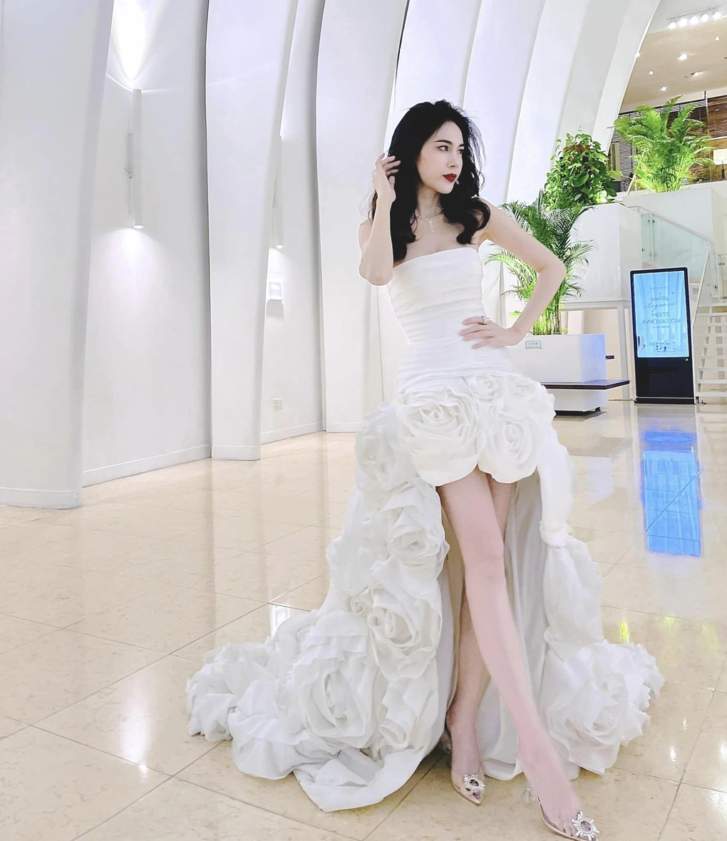 Sau nhiều thăng trầm cuộc sống, Thủy Tiên rút ra được nhiều bài học cho bản thân. Cô từng chiêm nghiệm: "Có một kiểu người, họ thích ở một mình và giỏi chịu cô đơn đến kỳ lạ. Mỗi khi có chuyện buồn hay khó khăn trong cuộc sống, họ đều chỉ muốn im lặng và chịu đựng một mình, giải quyết một mình… Không thích làm phiền bất cứ ai, cũng không cần bất cứ ai".