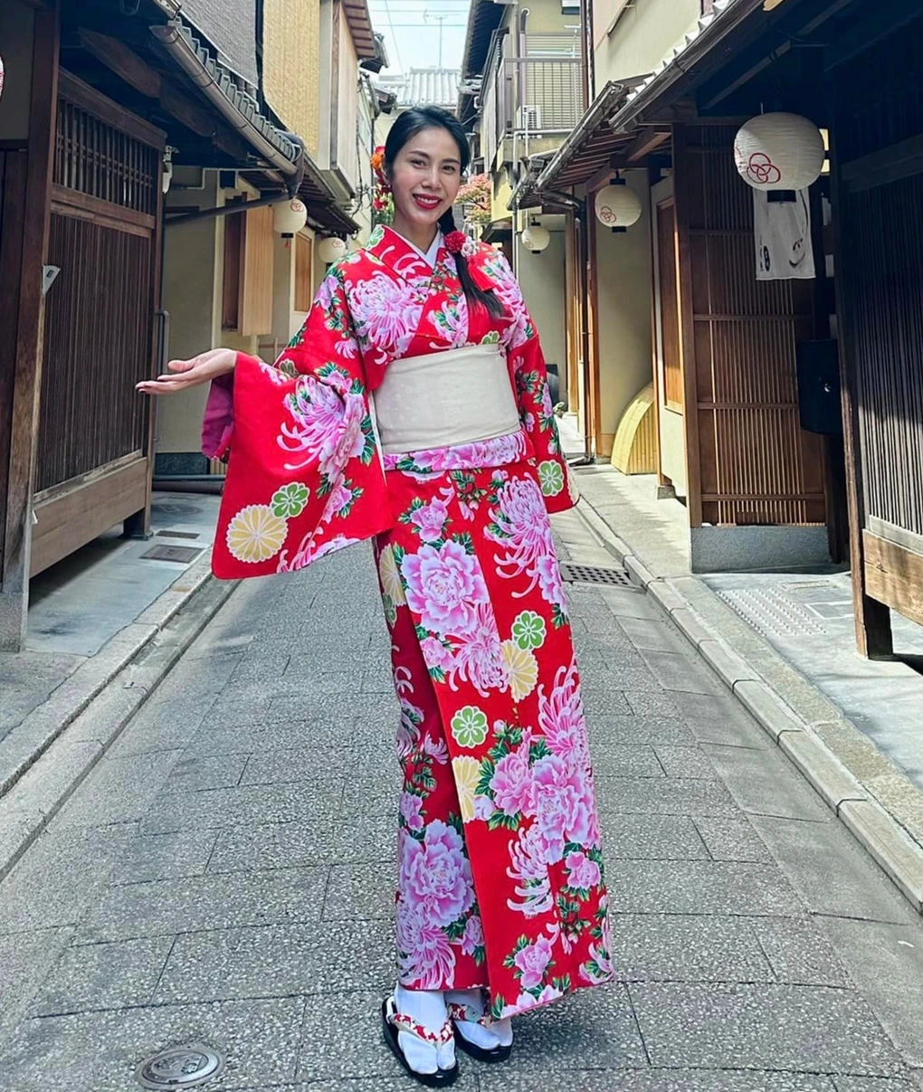 Thủy Tiên diện kimono - trang phục truyền thống của người Nhật Bản - trong chuyến du lịch dịp lễ 1/5.