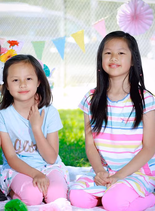 Ngọc Thúy và Đức An có hai con gái chung: Angelina sinh năm 2007 và bé Valentina sinh năm 2008. Ảnh: Khám Phá.