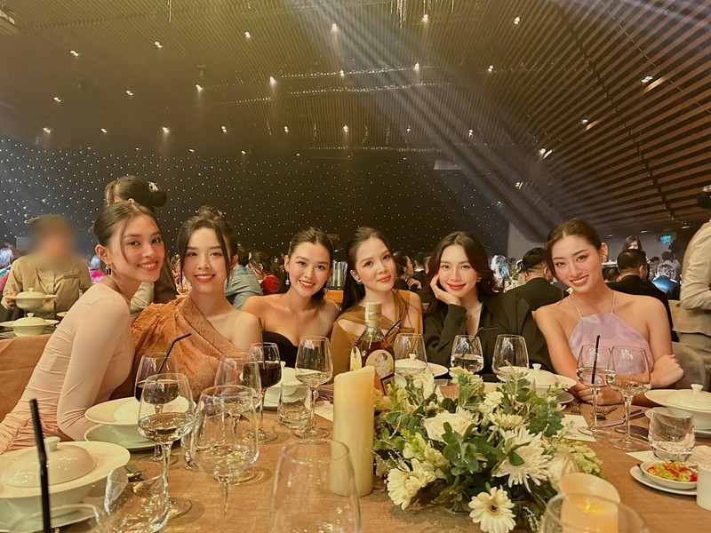 Tiểu Vy bắt được hoa cưới trong hôn lễ không ít lần. Ảnh: FBNV.