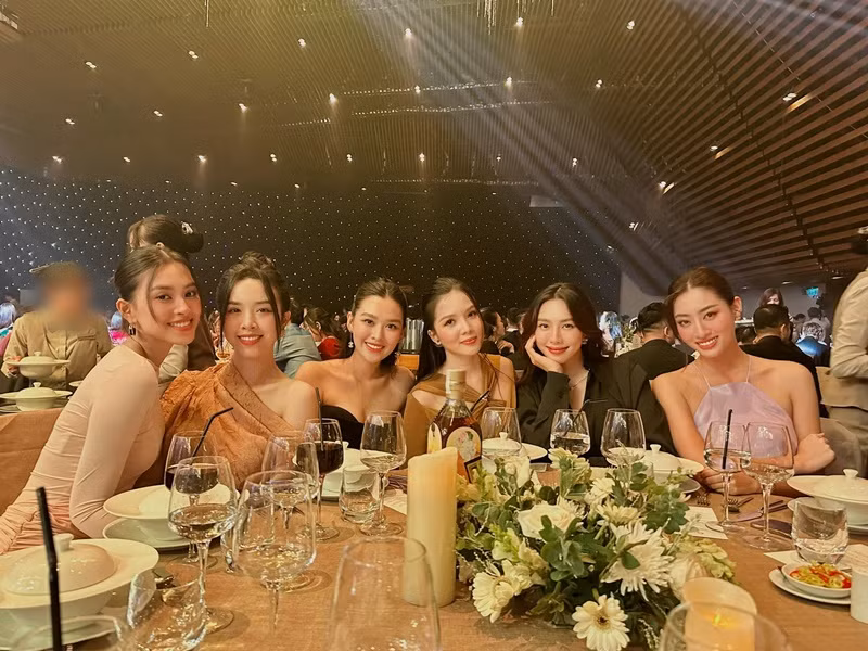 Tiểu Vy bắt được hoa cưới trong hôn lễ không ít lần. Ảnh: FBNV.