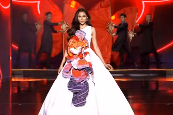 Bui Quynh Hoa dang quang Miss Universe Vietnam 2023-Hinh-12