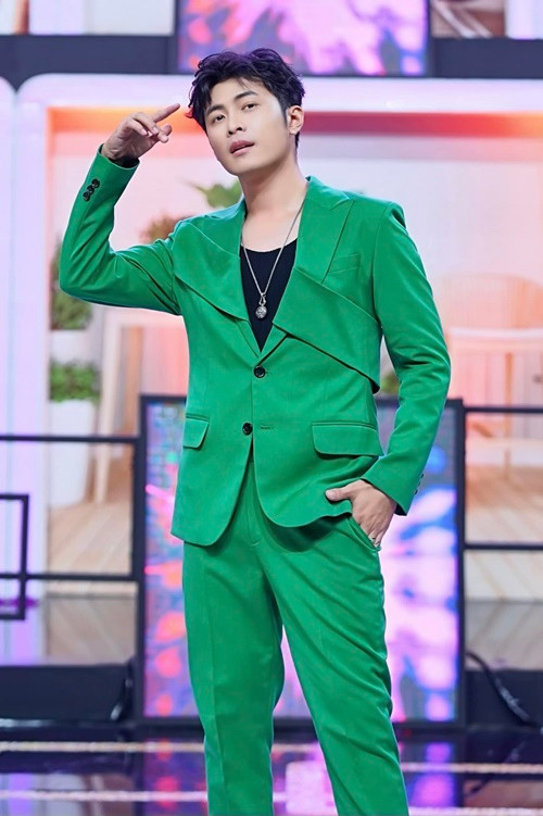 Gin từng chia sẻ năm 20 tuổi, khi anh mới bắt đầu xây dựng sự nghiệp, gia đình người yêu muốn cả hai kết hôn. Nam diễn viên quyết định chia tay để cả hai có tự do. Ảnh: FBNV.