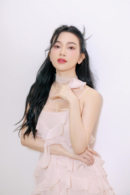 Cách đây không lâu, Sĩ Thanh chia sẻ, cô sẽ trở lại nghệ thuật với hai MV và một vai diễn truyền hình. Ảnh: FBNV.