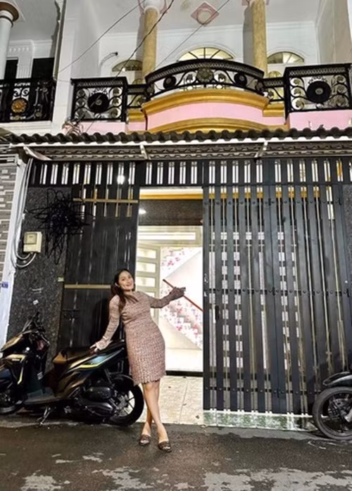 Tháng 11/2022, Cát Tường chia sẻ, cô tậu căn nhà 3 tầng khang trang. Ảnh: FBNV.