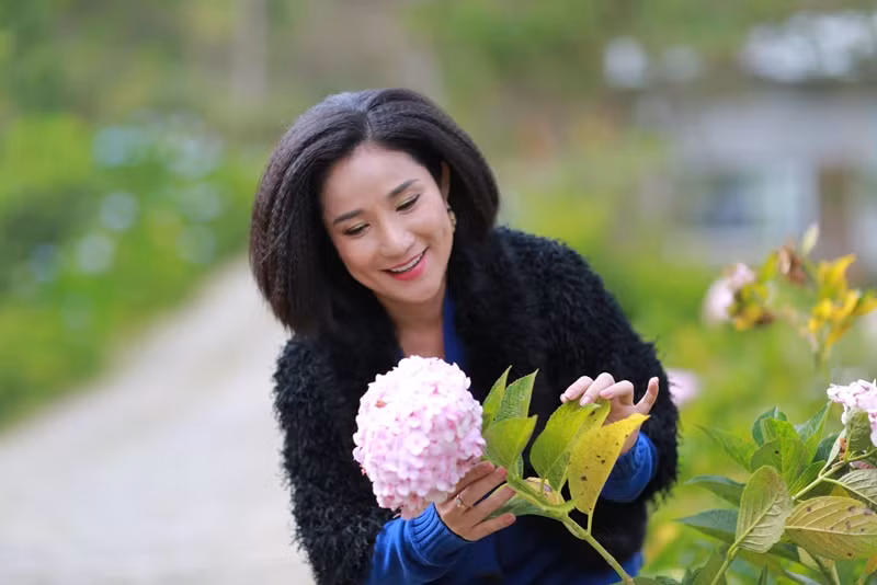 Chia sẻ trên Dân Trí, Cát Tường cho hay, bản thân cũng không muốn thúc ép chuyện tình cảm quá mức. Ngoài ra, nữ diễn viên cũng chưa bao giờ đặt nặng tiêu chí chọn bạn đời. Ảnh: FBNV.