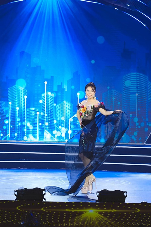 Minh Phi còn đoạt danh hiệu Người đẹp công sở ở Hoa hậu Doanh nhân Việt Nam 2022. Ảnh: Dân Việt.