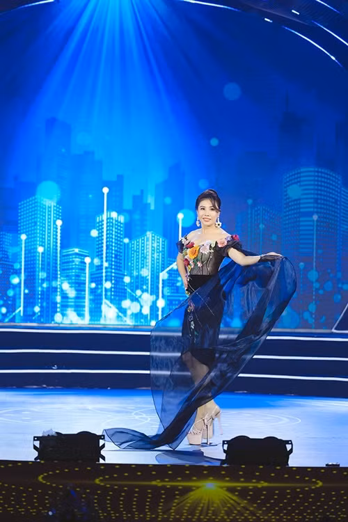 Minh Phi còn đoạt danh hiệu Người đẹp công sở ở Hoa hậu Doanh nhân Việt Nam 2022. Ảnh: Dân Việt.