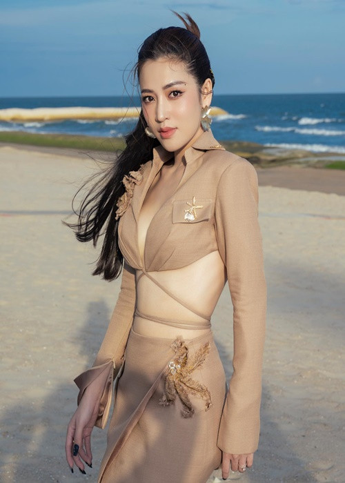 Bạn gái Gin Tuấn Kiệt được nhiều khán giả đặt biệt danh “đệ nhất vòng một trong làng hài Việt” bởi đôi gò bồng đảo lên đến 94 cm.