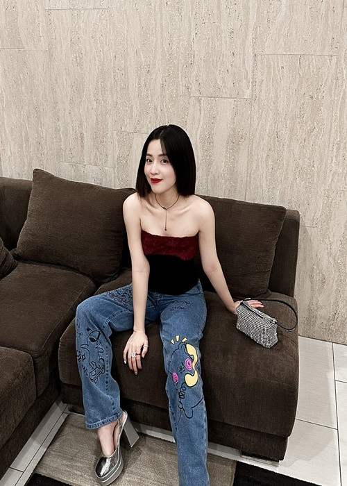 Người đẹp gốc Đồng Tháp sinh ra trong gia đình khá giả, được cưng chiều như tiểu thư.