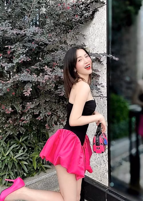 Nữ diễn viên đã nhận lời cầu hôn của Gin Tuấn Kiệt sau vài năm hẹn hò.