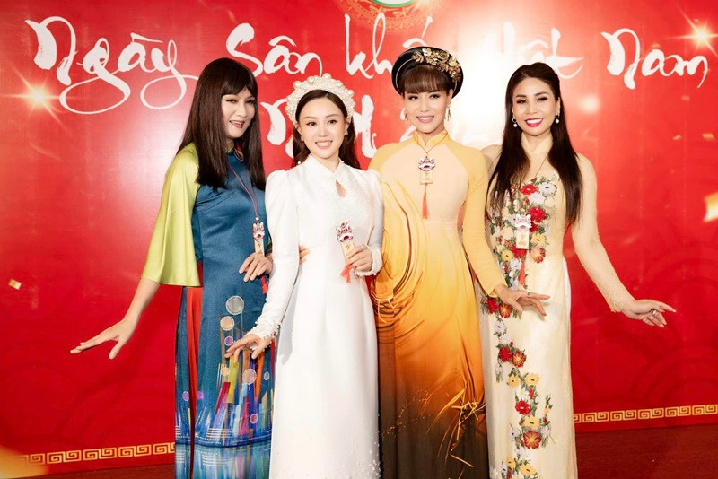 Vy Oanh hội ngộ nhiều đồng nghiệp. Ảnh: FBNV.