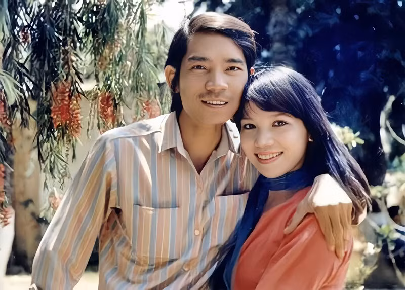 Theo Dân Việt, nhạc sĩ Quốc Dũng lập gia đình lần đầu năm 1974. Cuộc hôn nhân này kéo dài chỉ 6 năm. Sau đó, nam nhạc sĩ đến với ca sĩ Bảo Yến. Ảnh: Vietnamnet.
