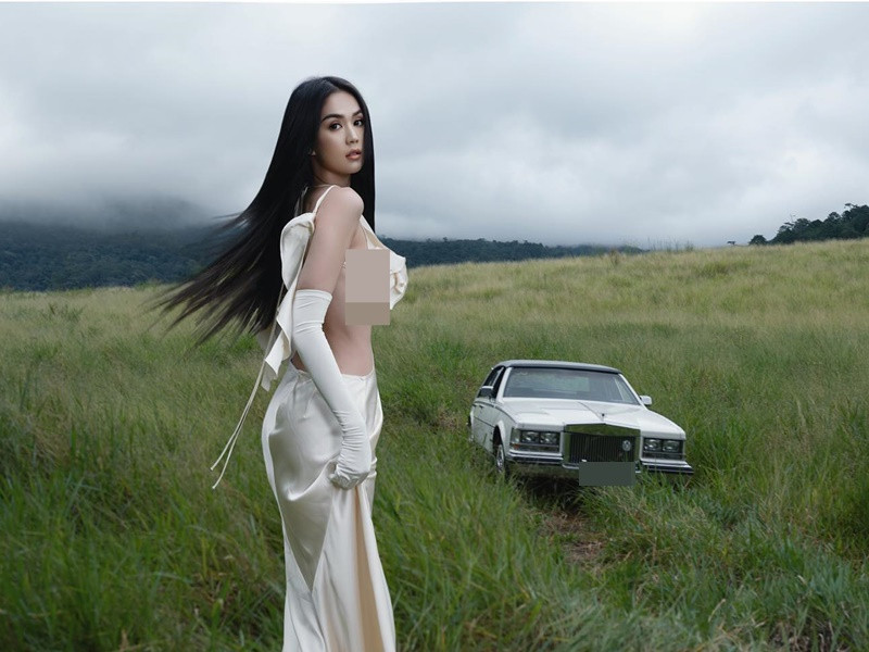 "Nữ hoàng nội y" chia sẻ: "Chúc mừng sinh nhật lần thứ 34 của tôi. Tôi chọn biến giai đoạn này của cuộc đời mình thành một giai đoạn tuyệt vời nhất".