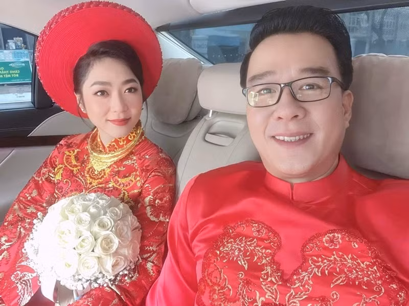 Sau lễ cưới, nữ ca sĩ gần như trầm cảm. Không lâu sau đó, Hà Thanh Xuân và Thắng Ngô phát sinh nhiều vấn đề. Gần một năm qua, Hà Thanh Xuân đã sống một mình. Đến nay, cô chính thức thông báo trở lại cuộc sống độc thân. Ảnh: FBNV.