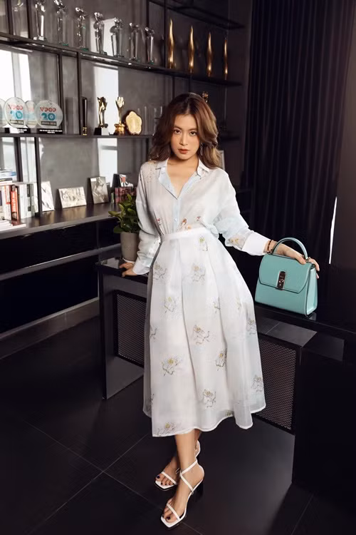 Cuoc song sang chanh cua Hoang Thuy Linh