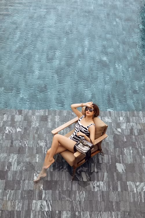 Nữ ca sĩ thường check in ở những điểm du lịch sang chảnh.