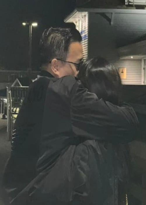 Hà Thanh Xuân từng chia sẻ “vua cá Koi” là tri kỷ. Cô viết: “Ngày Xuân tròn 34 tuổi cũng là ngày đánh dấu một cột mốc quan trọng nhất trong cuộc đời của mình. Giờ đây Xuân đã có một bờ vai vững chắc để nương tựa, một người tri kỷ để chia sẻ mọi khoảnh khắc vui buồn, thăng trầm trong cuộc sống".