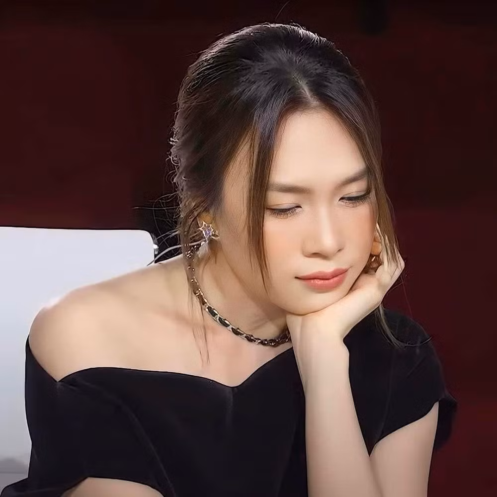 Tuy trang điểm đơn giản, không mặc trang phục cầu kỳ, Mỹ Tâm vẫn được người hâm mộ khen ngợi bởi nhan sắc ngọt ngào.