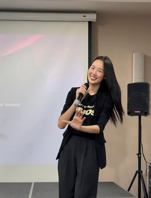 Cô liên tục tham gia các hoạt động thiện nguyện, các buổi chia sẻ, truyền cảm hứng cho sinh viên trong nước và quốc tế.