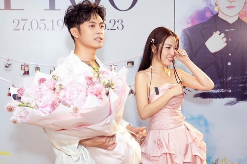 Puka xúc động khi được bạn trai bất ngờ cầu hôn. Ảnh: Người Lao Động.