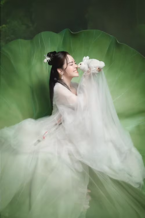 Nhat Kim Anh hoa chi Hang xinh dep don Trung thu som