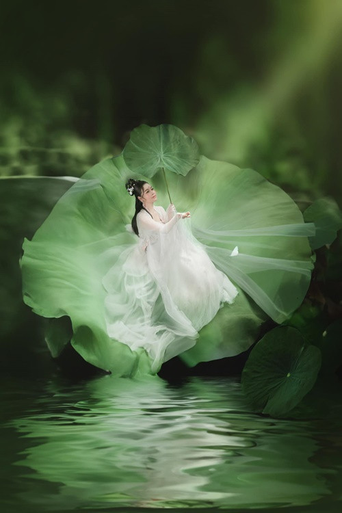 Sở hữu vẻ đẹp sắc sảo, nữ diễn viên 38 tuổi gây ấn tượng với tạo hình cổ trang.