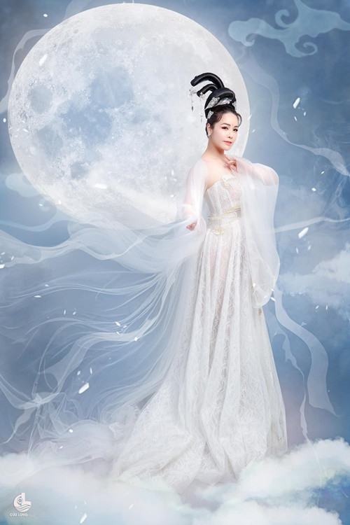 Năm 2020, Nhật Kim Anh hóa chị Hằng gợi cảm.